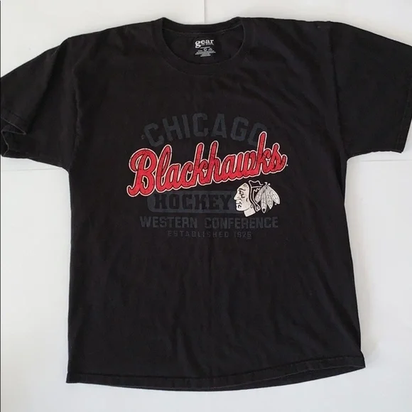 🔥 Gear For Sports Chicago Blackhawks Hockey Tee - Picture 1 of 3